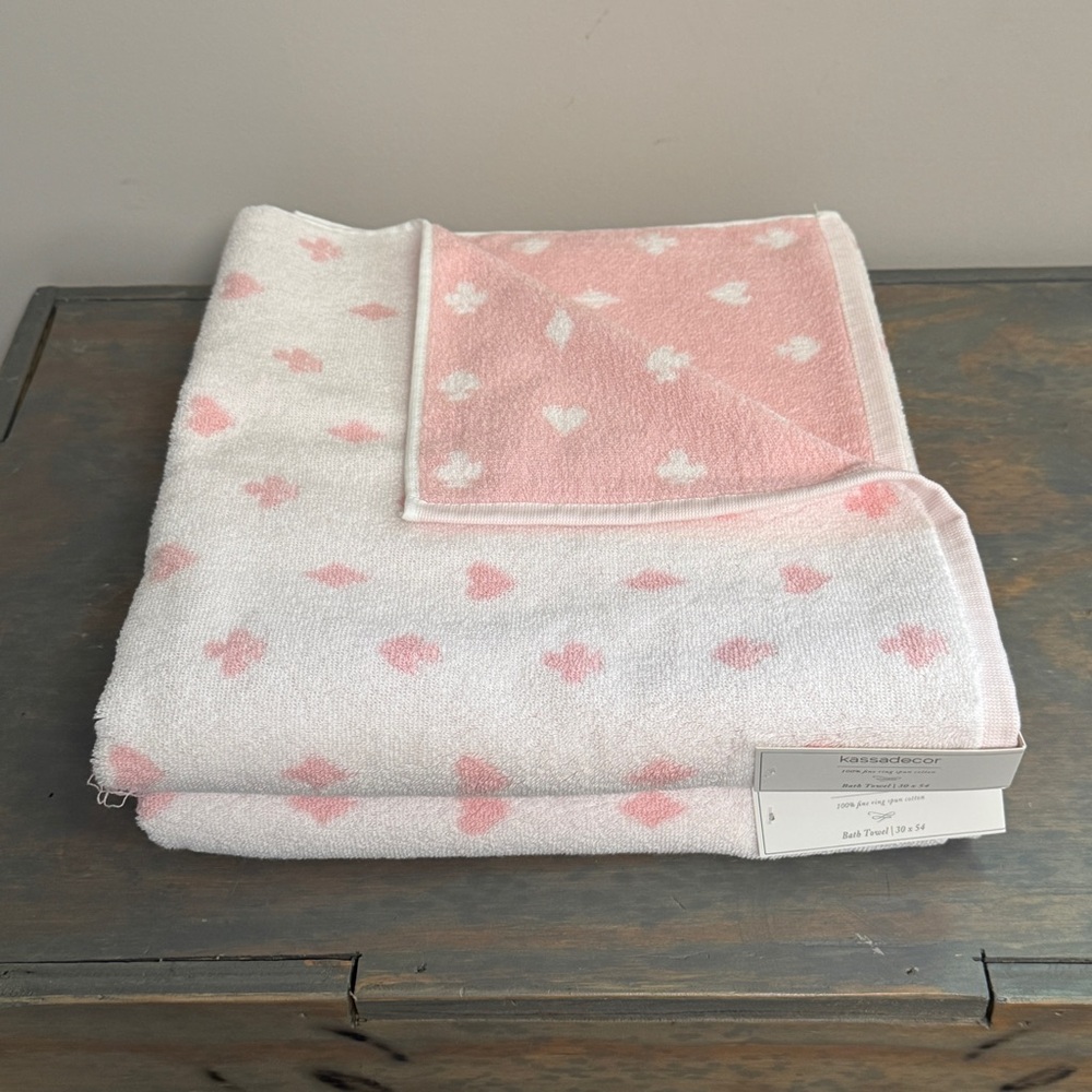 2 Kassadecor Pink White Hearts Spades Clubs Diamonds Poker Towels Towel Set